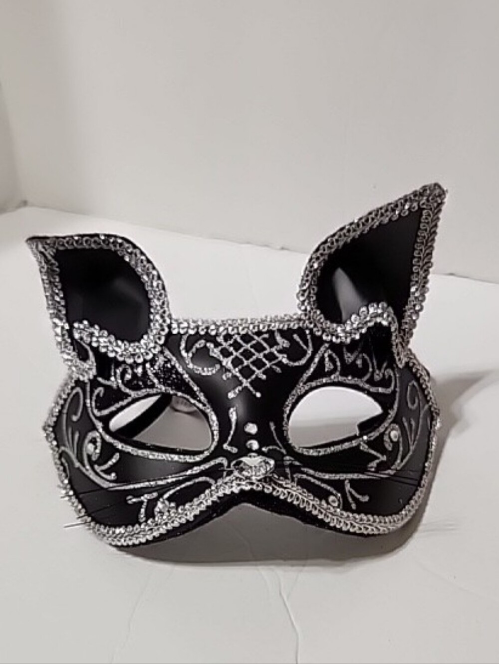 Cat Masquerade Halloween Half-Mask Adorned With Glittter
